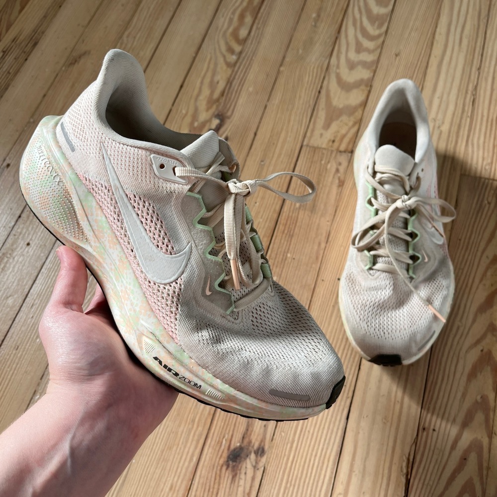 Nike Air Zoom Pegasus 40 Running Shoes Womens 9 Cream Pink Speckled HM5533-100